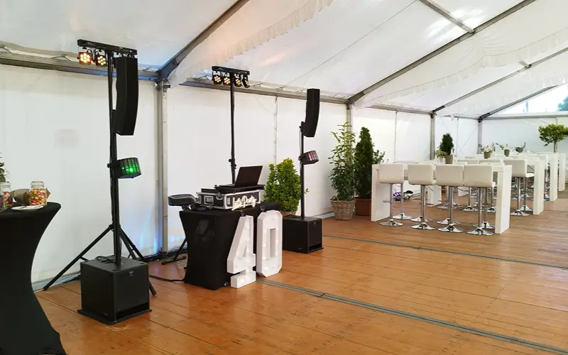 DJ Feier Kaiser Mobildisco mit Lichttechnik bei einer Geburtstagsparty im Festzelt